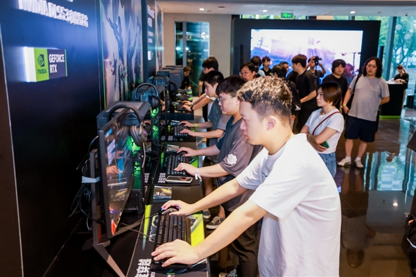 vivo X300s新机来袭 携蓝厂电竞体验全家桶打造极致游戏体验